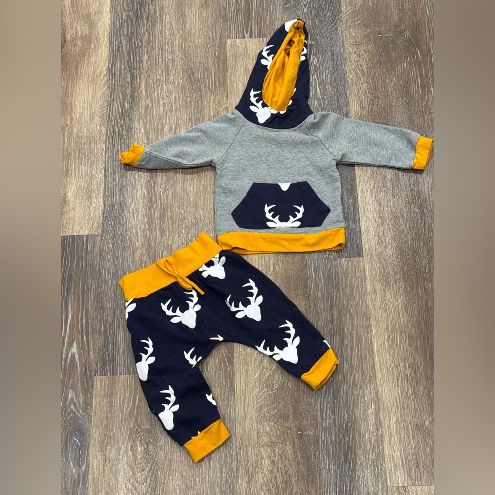 NWT, no brand set, size 90 (fits like 9-12 months)